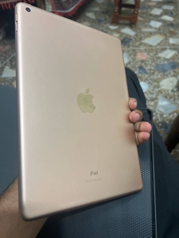 ipad 8th(generation) 128GB Golden colour 1