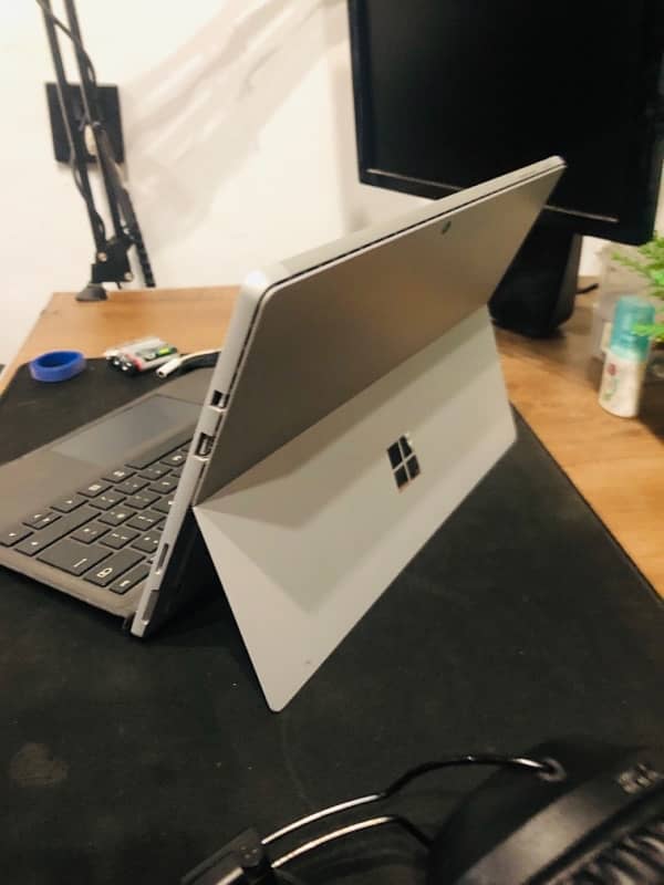 Microsoft Surface Pro 5 - i7 (7th Generation) 5