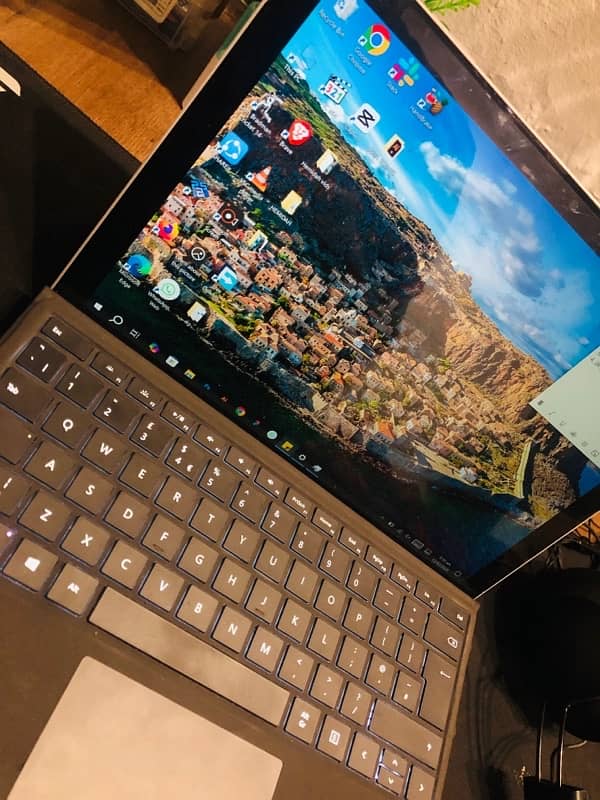 Microsoft Surface Pro 5 - i7 (7th Generation) 9