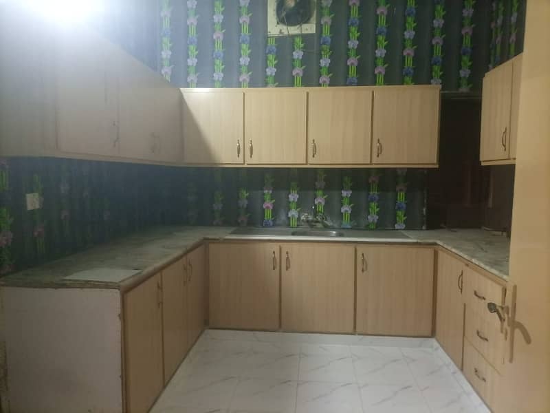 01 KANAL DESIGNER LUXURY UPPER PORTION AVAILABLE FOR RENT 6