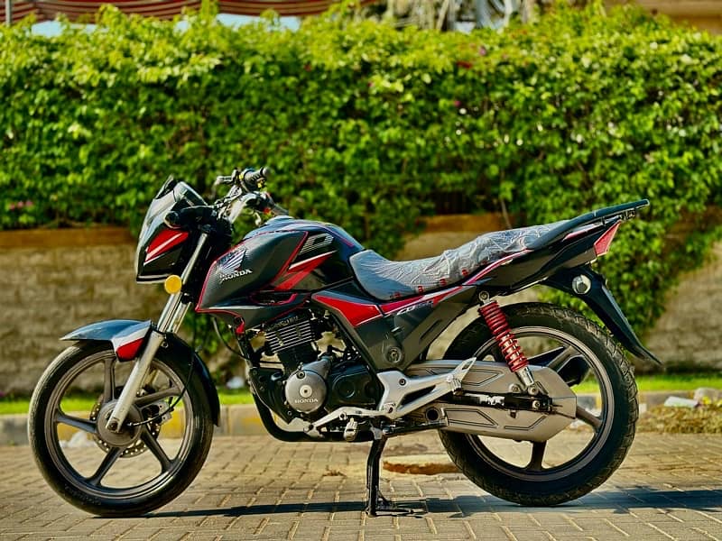 Honda CB 150F 1