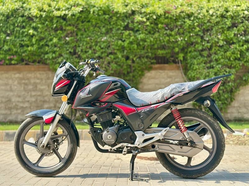 Honda CB 150F 3