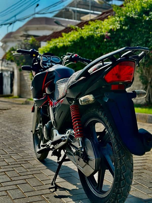 Honda CB 150F 6