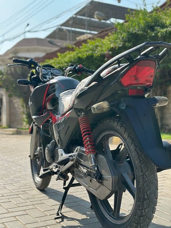 Honda CB 150F 7