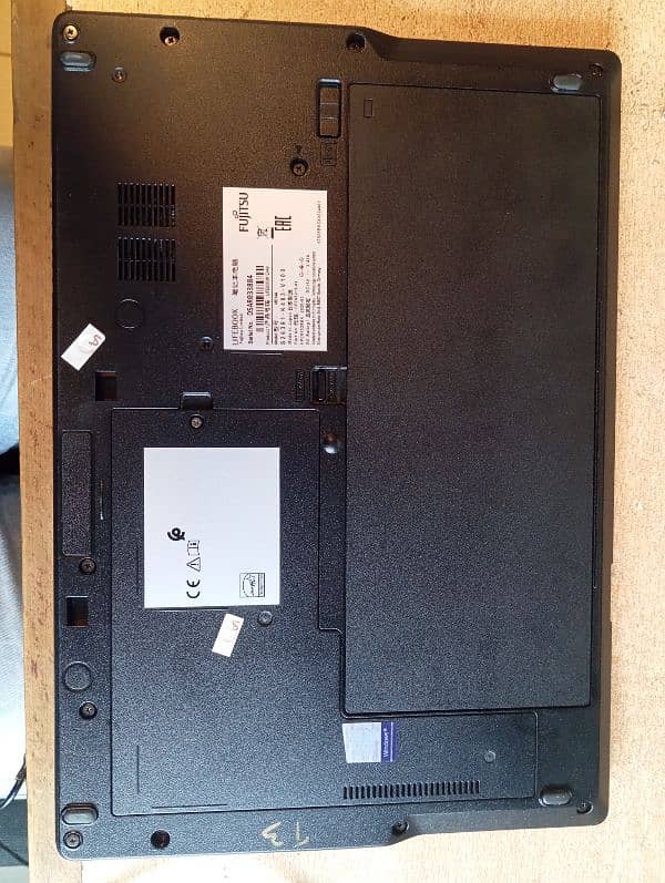 Fujitsu Life Book E449 (Core i5 - 8th Generation) 3