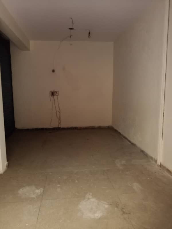 cornar shope 235 sq. fit commarcial shope for sale in main tytton rode 9