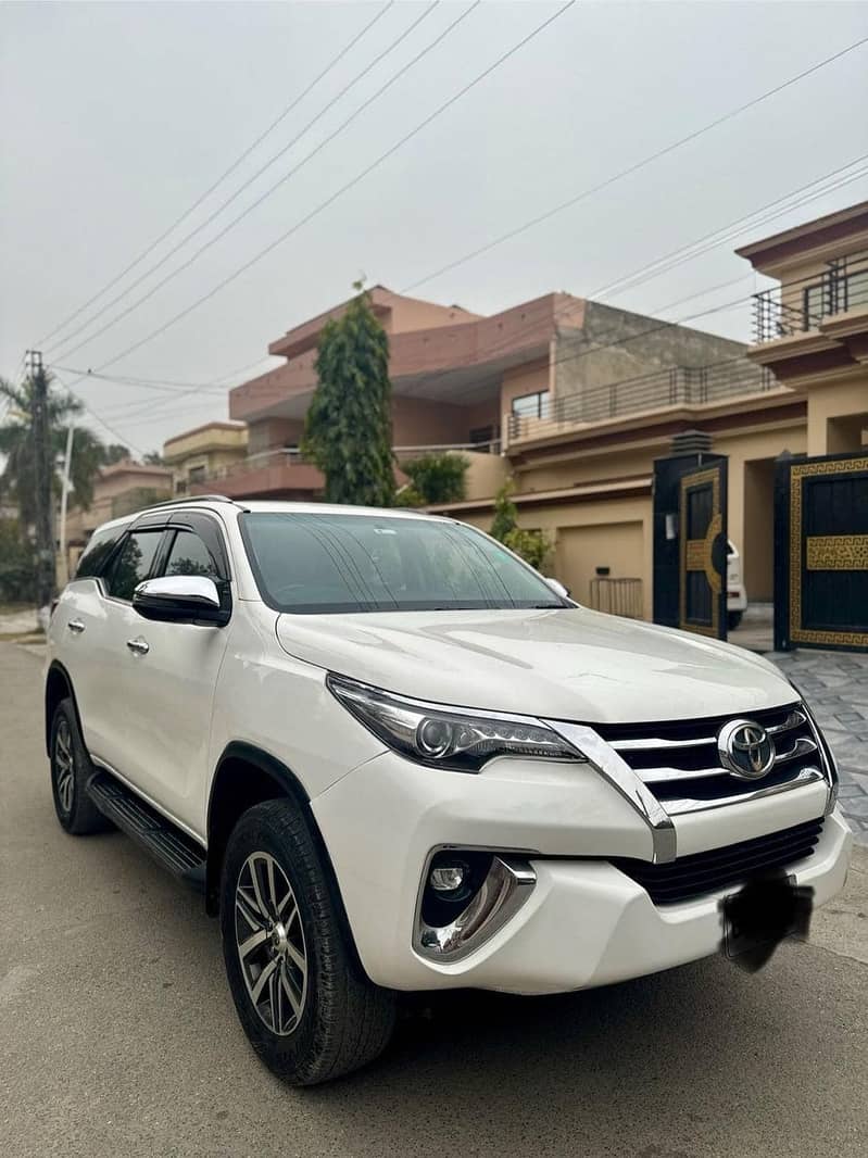 Land Cruiser V8 For Rent in Lahore Revo Vigo Prado ZX 2 door cooper 11