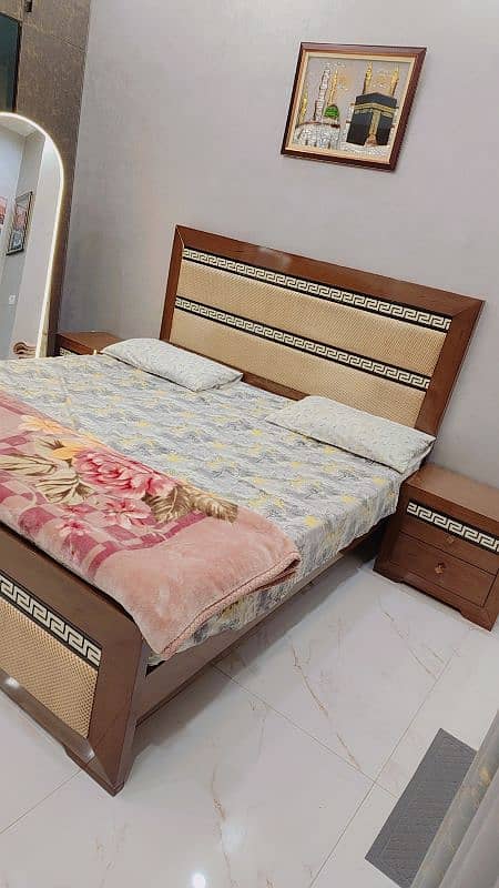 Complete Bedset with 2 side tables & long mirror 1