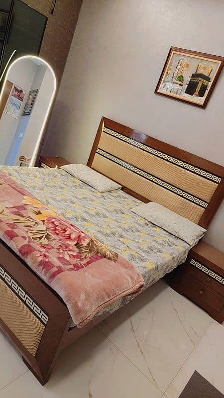 Complete Bedset with 2 side tables & long mirror 8