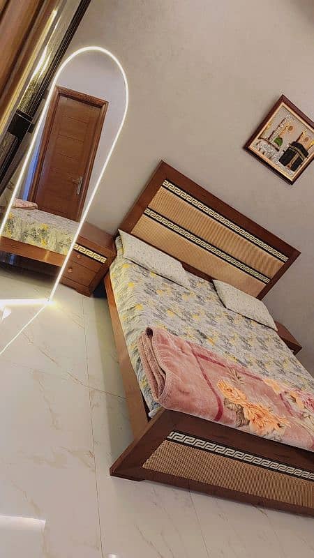 Complete Bedset with 2 side tables & long mirror 9