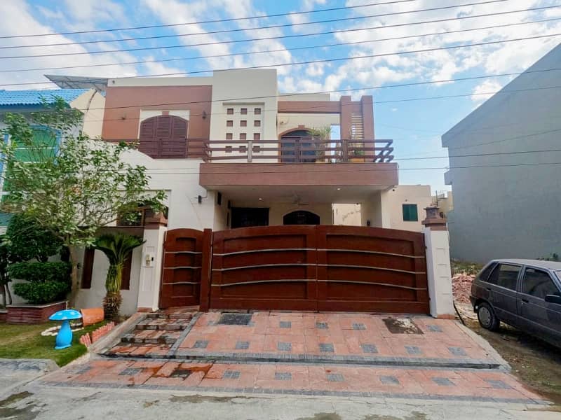 Own A Prime Location House In 10 Marla Lahore 0