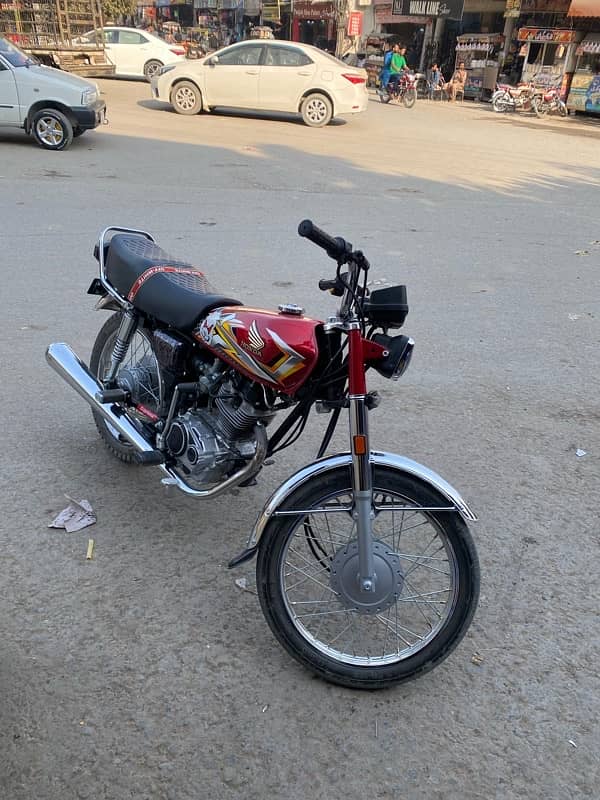 Fully new condition 125 2025 model is for sale only 2000 km driven 1