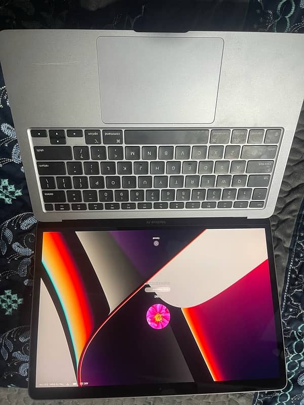 macbook air ( M1 , 2020 ) like a new 6