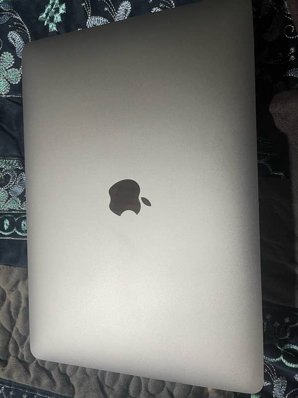 macbook air ( M1 , 2020 ) like a new 7