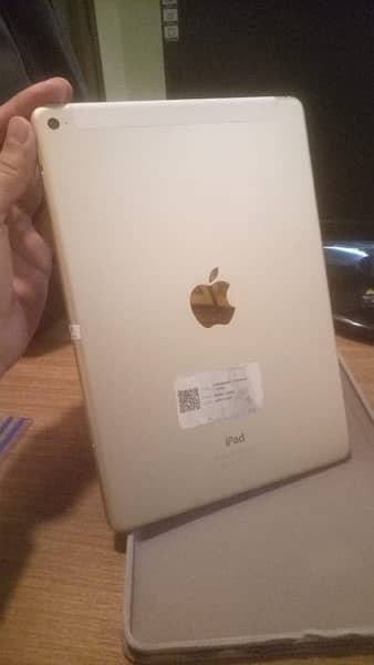 iPad Air 2 (64 GB) Almost New Condition 5