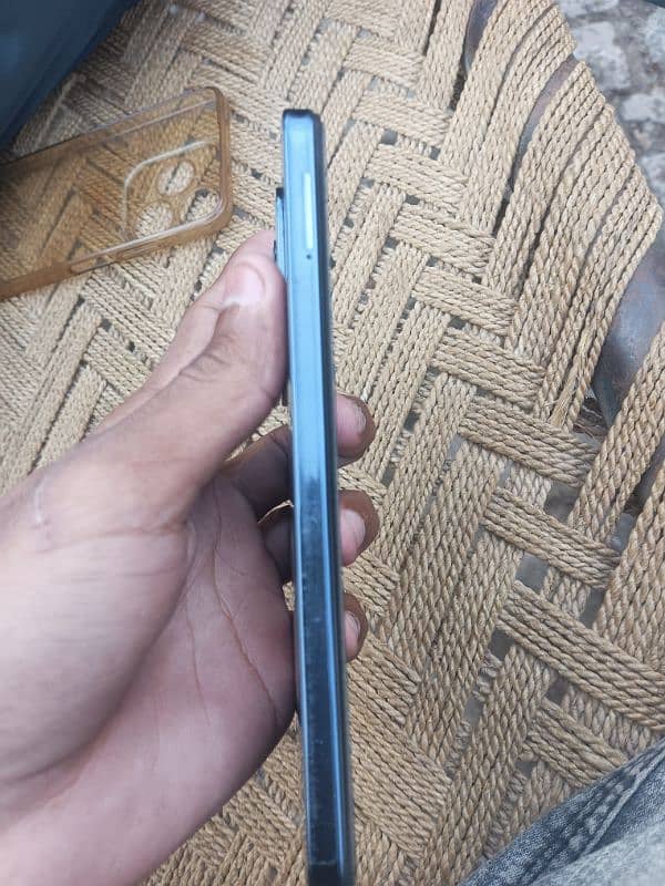 Infinix Hot 40i 8/128 With Box No Charger 3