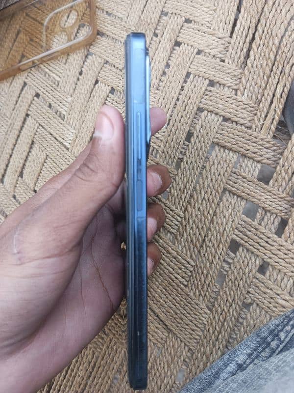 Infinix Hot 40i 8/128 With Box No Charger 5