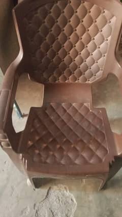 Three chairs in brown colour 03091046358