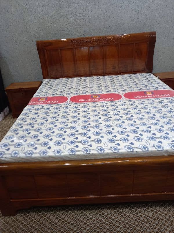 King Size Solid wood bed set new condition 1