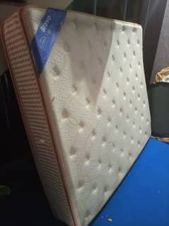 Queen size spring Mattress Used Sale what's ap numbr O3O66669308