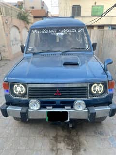 Mitsubishi Pajero 1990