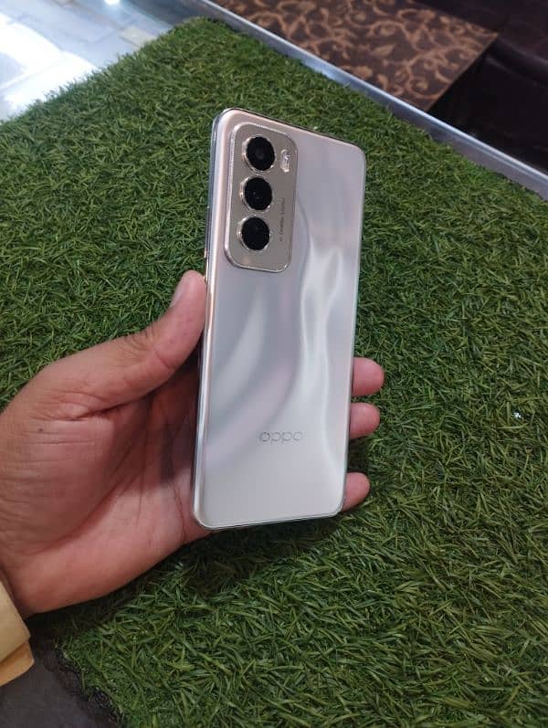 Oppo Reno12 5g 1