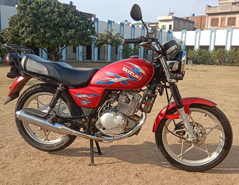 Suzuki GS 150 SE 4