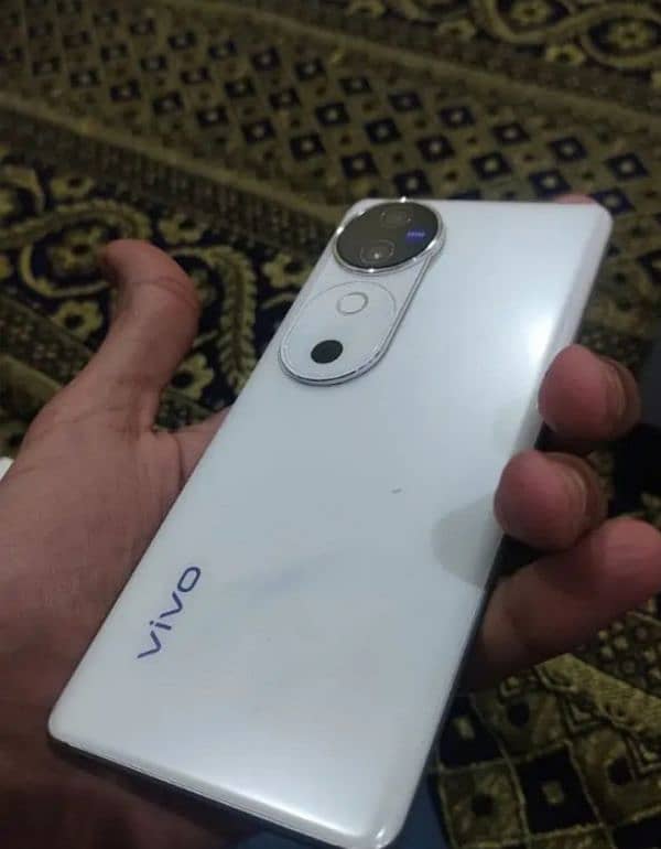 Vivo v40 12/256 Gb for urgent sale 0320=7191455 0