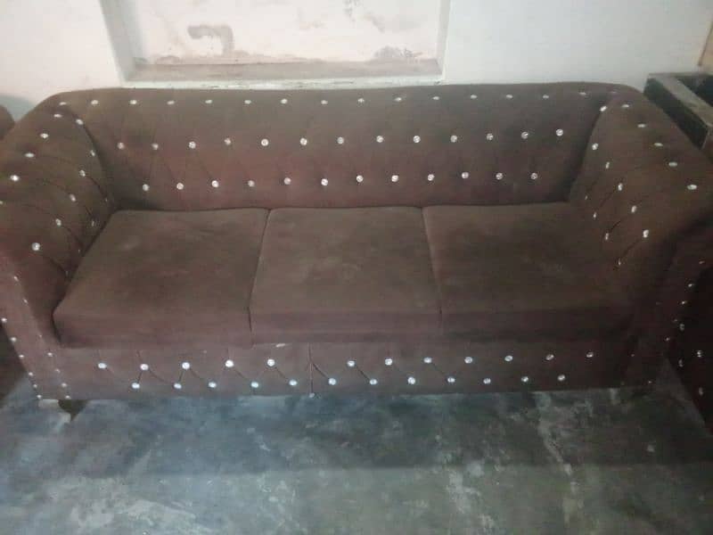 chusterd sofa 0