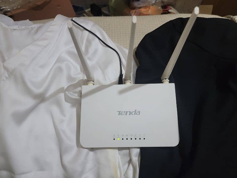 Tenda F3 router in good condition 0