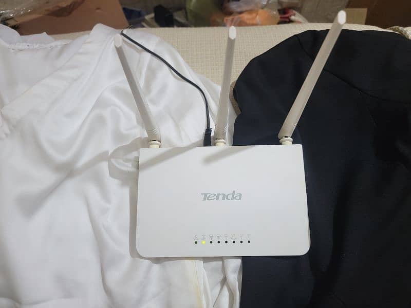 Tenda F3 router in good condition 1