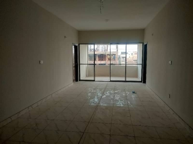 "Luxurious 2150 Sq. Ft. Apartment in London Town, Qasimabad - Modern Living in a Prime Location!" 1