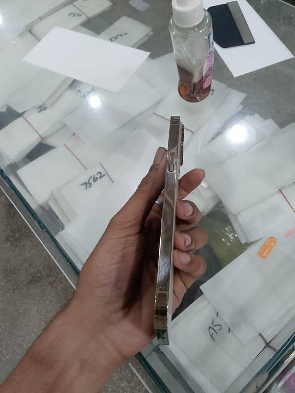 i phone 13pro max 256gb pta approved gold 5