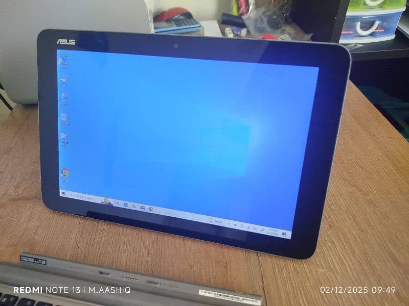 Asus windows Tablet 4GB 64GB with Detachable Keyboard 3