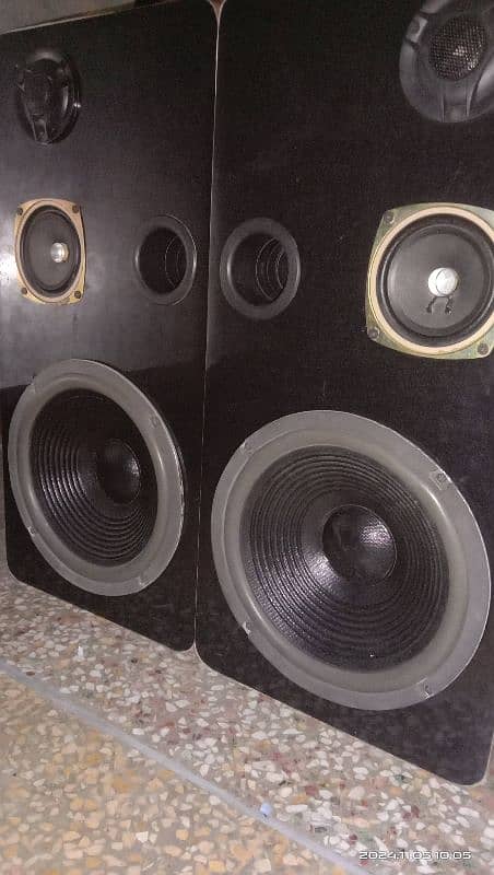 speakers and amplifier 2