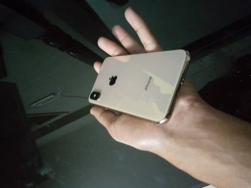 IPHONE XS in golden color (non PTA) 2