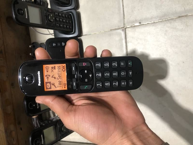 Panasonic Cordless PTCL Phone kx tgc220e 6 handset Wireless Intercom 1