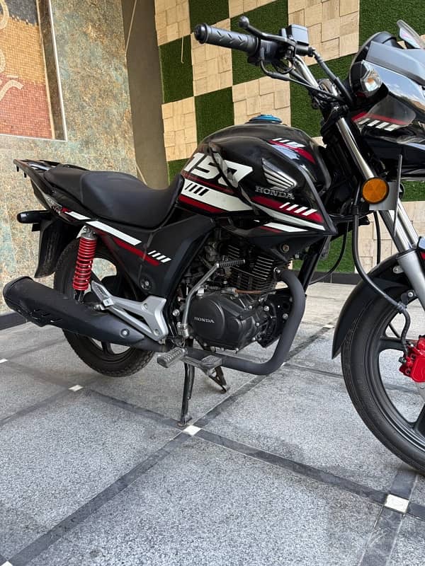 Cb 150F Brand New Condition 4