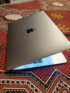 MacBook Pro Intel i5 2020