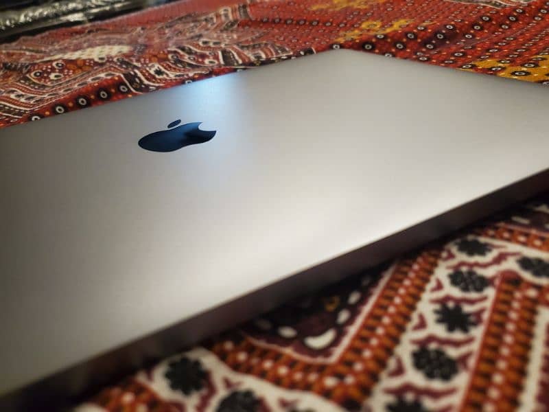 MacBook Pro Intel i5 2020 7