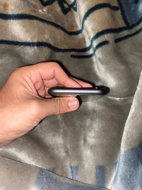 SIM time 2 months iPhone 11 for sale 4