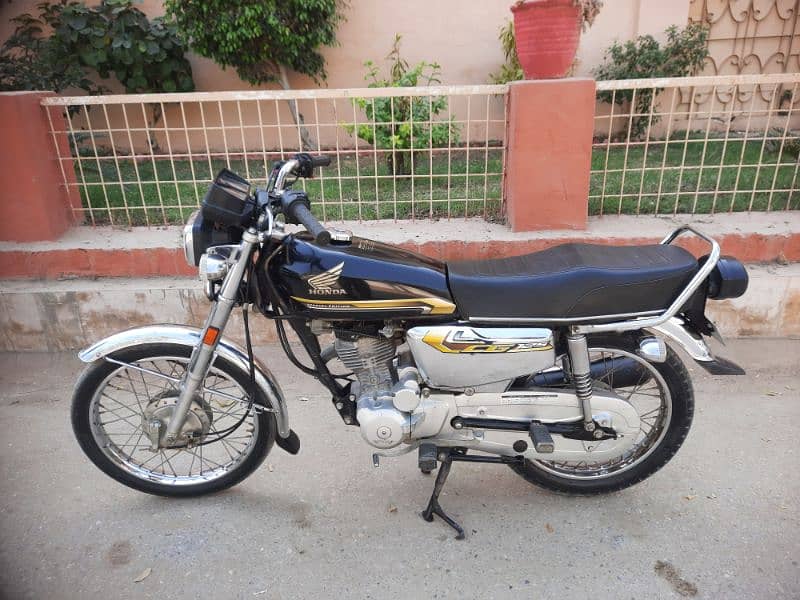 HONDA CG125cc Special Edition Self Start 5 Gear Model 2021 Karachi Num 1