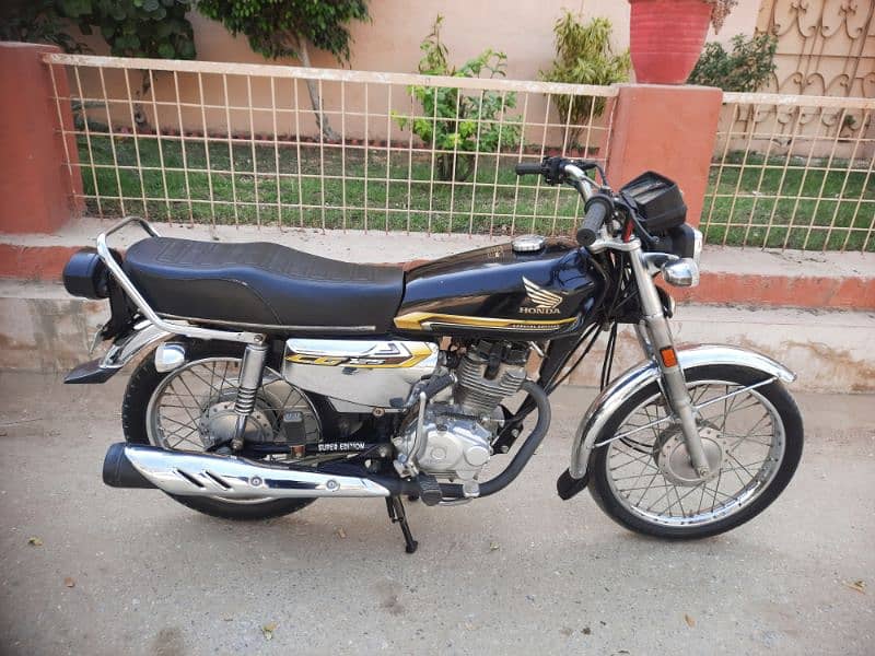 HONDA CG125cc Special Edition Self Start 5 Gear Model 2021 Karachi Num 3