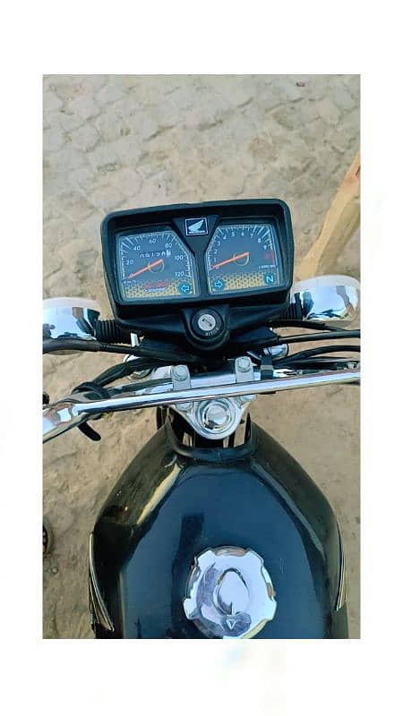 Honda 125 Self start gold eddition For sale Price 285000 8