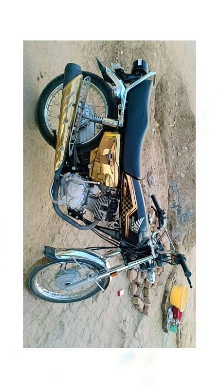 Honda 125 Self start gold eddition For sale Price 285000 16