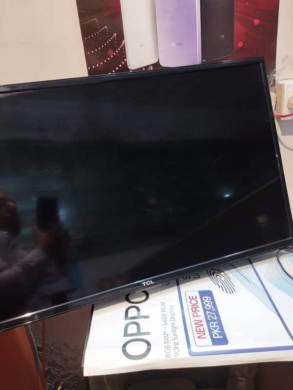 TCL 32 inch LCD TV 1