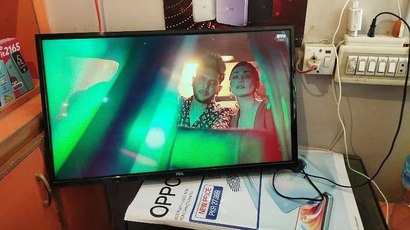 TCL 32 inch LCD TV 2