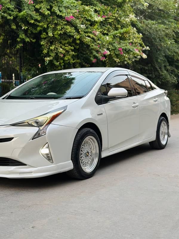 Toyota Prius 2017 3