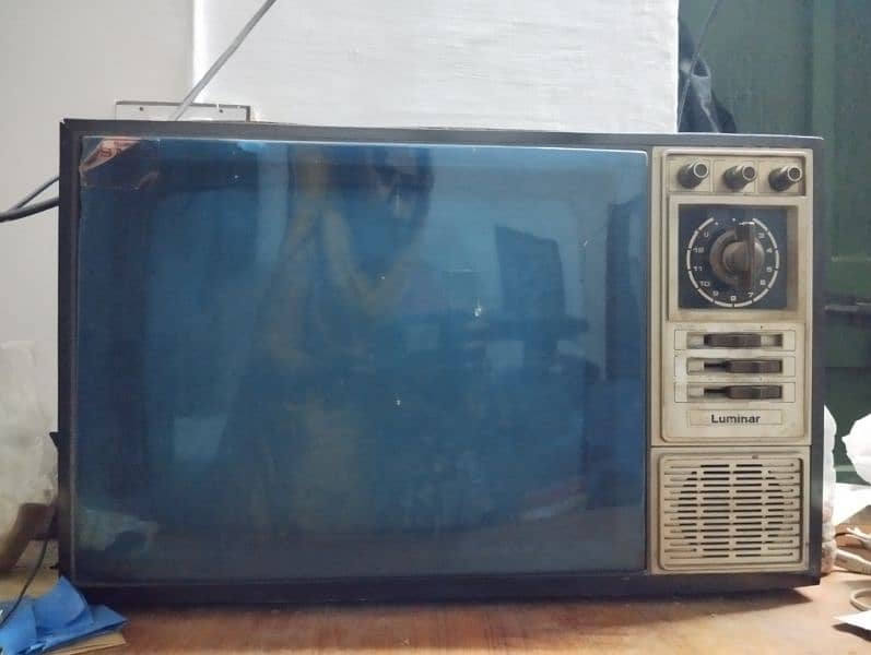 antique old black and white tv 0