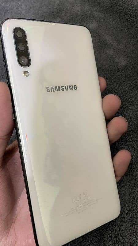 Samsung Galaxy A70 0